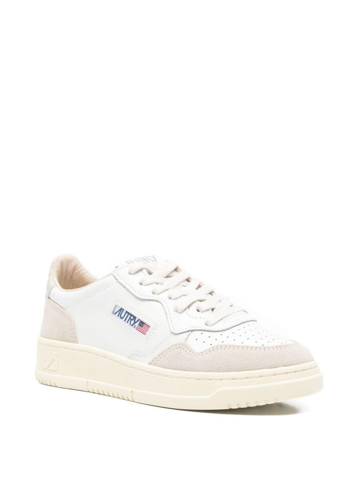 Sneakers medalist 