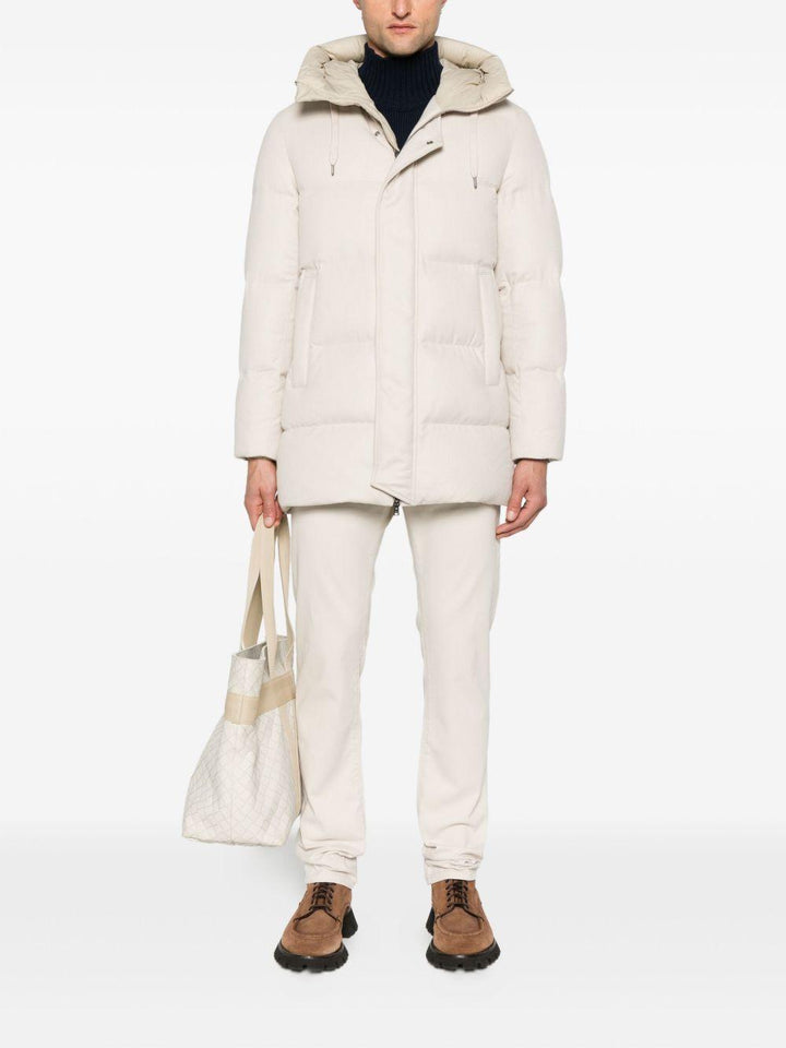 Cappotto trapuntato beige con cappuccio 