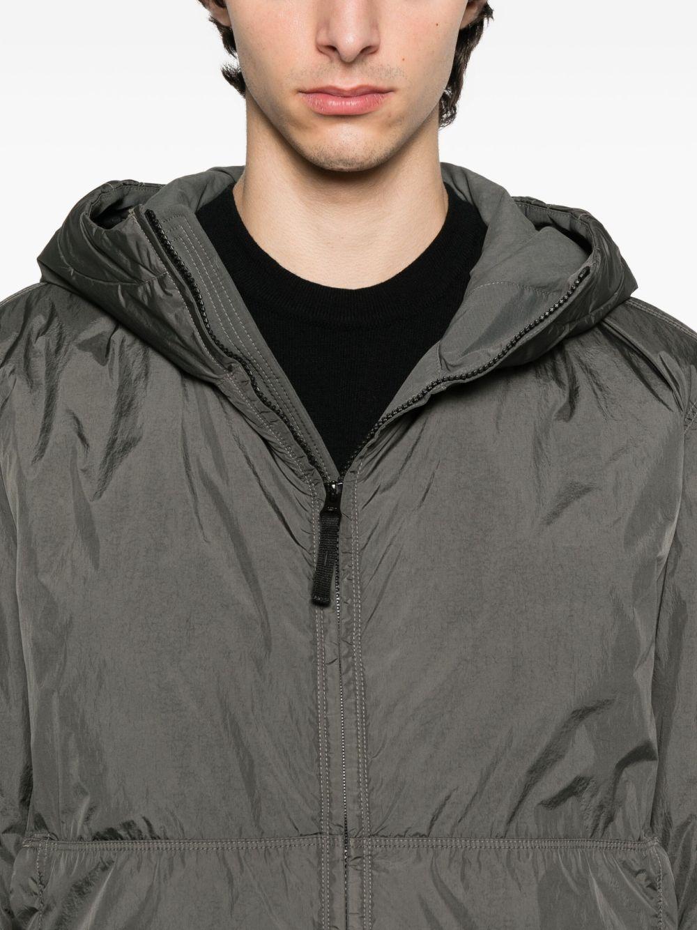 Bomber grigio con cappuccio e applicazione Compass 