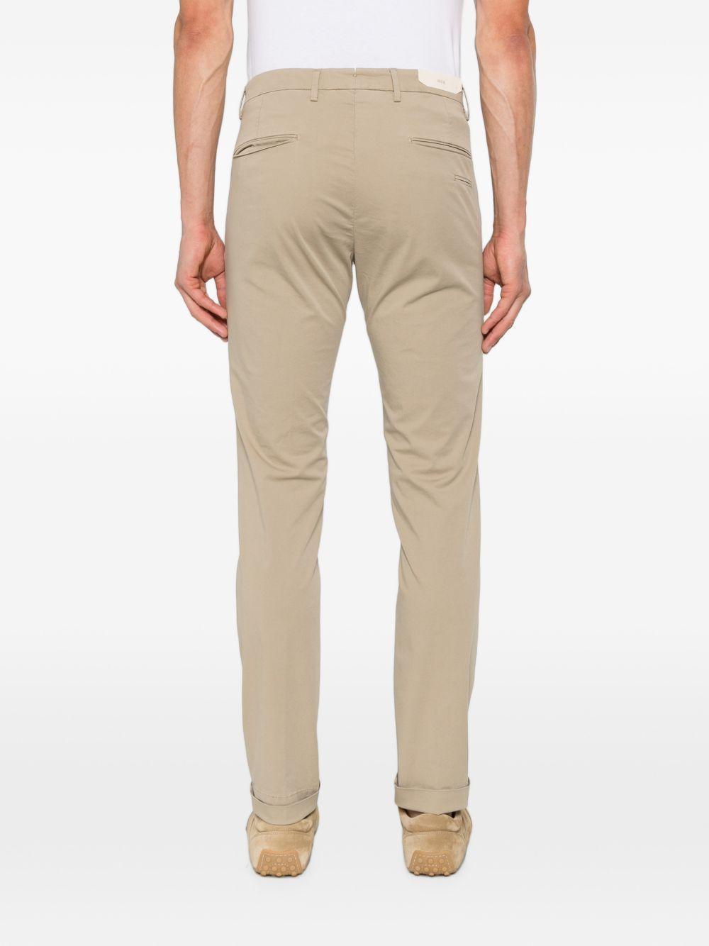 Pantaloni biscotto con risvolto 