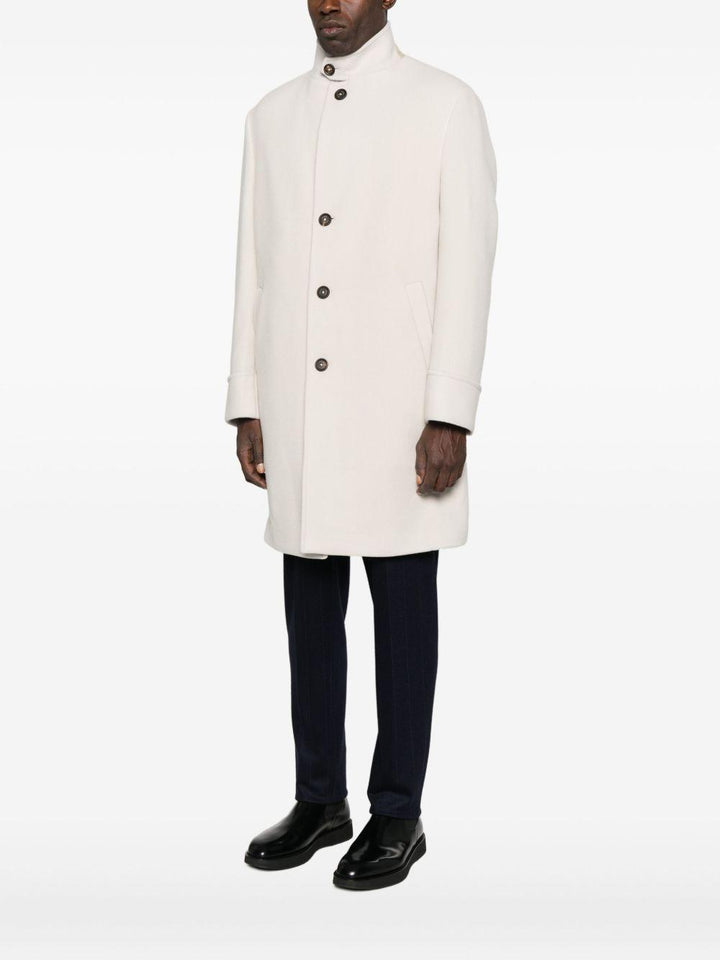 Cappotto ecru a collo alto con bottoni 