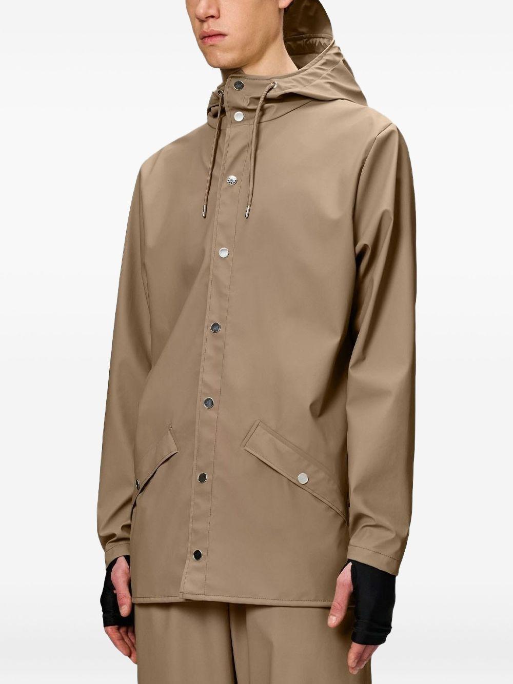 Impermeabile beige con cappuccio 