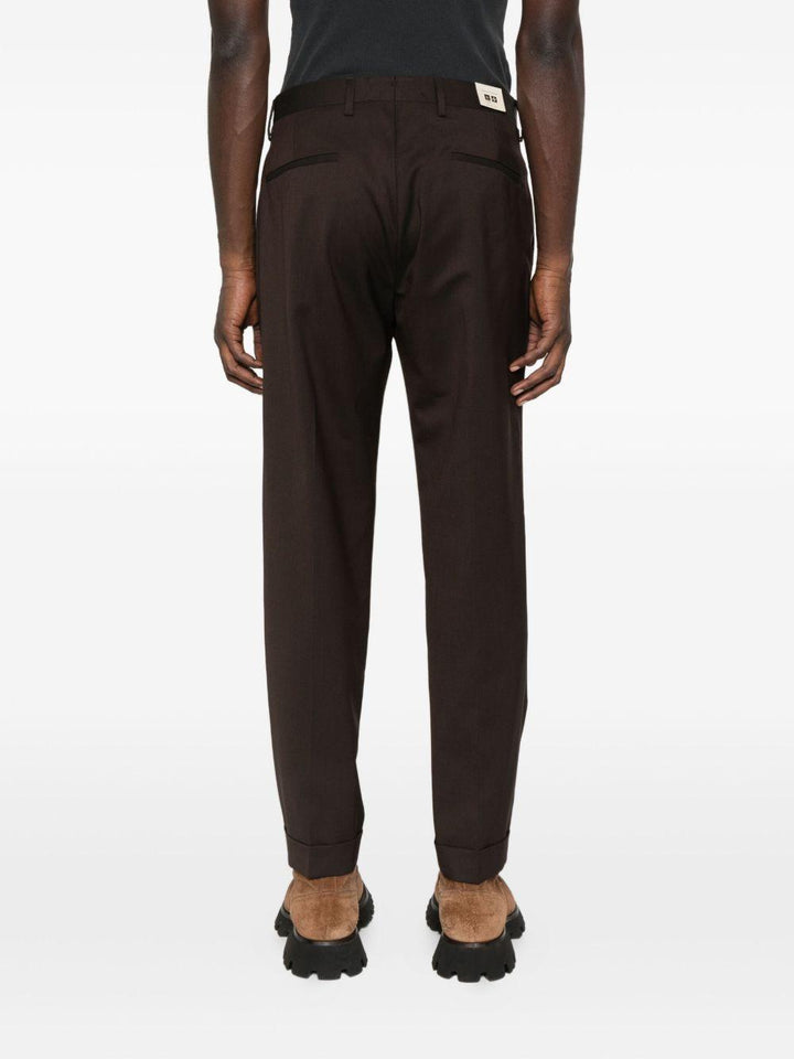 Pantaloni marroni Tiberio con pieghe