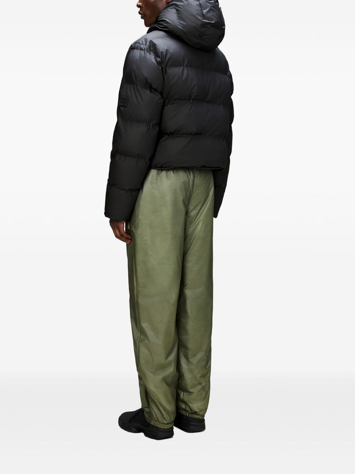 Cappotto imbottito crop nero con cappuccio 