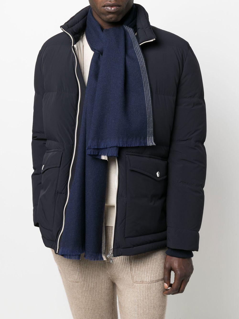 Sciarpa blu navy in lana con frange 