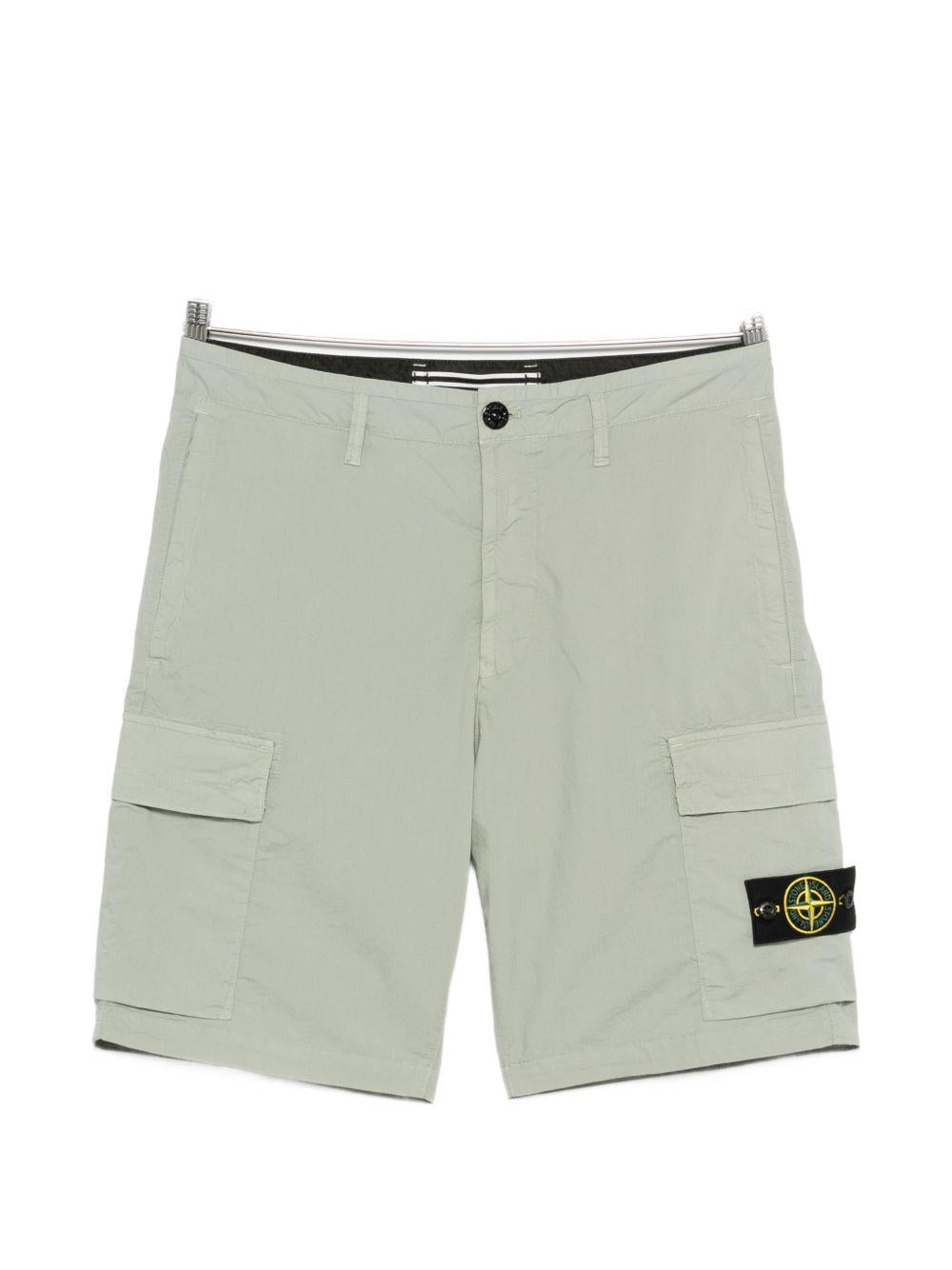 Cargo shorts sage con logo patch 