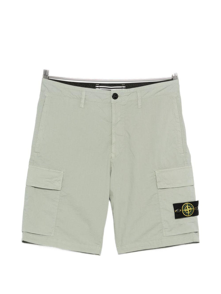 Cargo shorts sage con logo patch 
