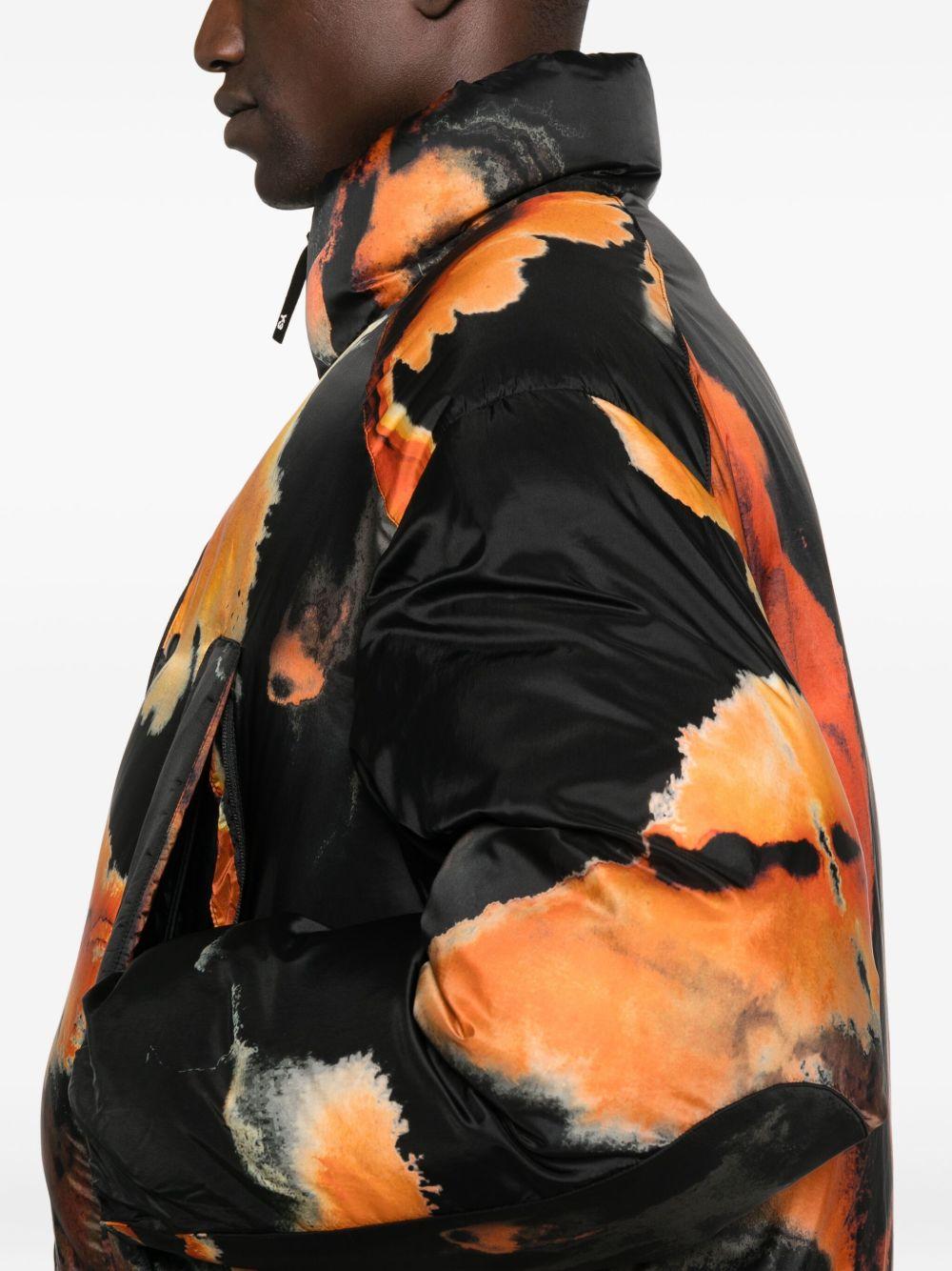 Piumino AOP nero arancio 