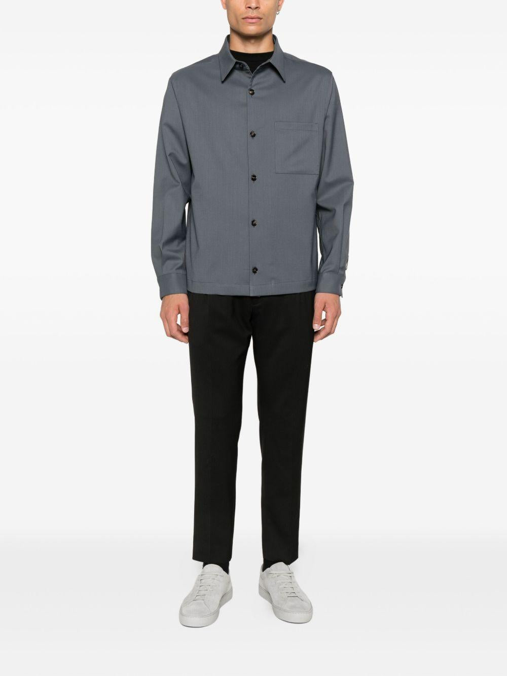 Camicia grigia a maniche lunghe 