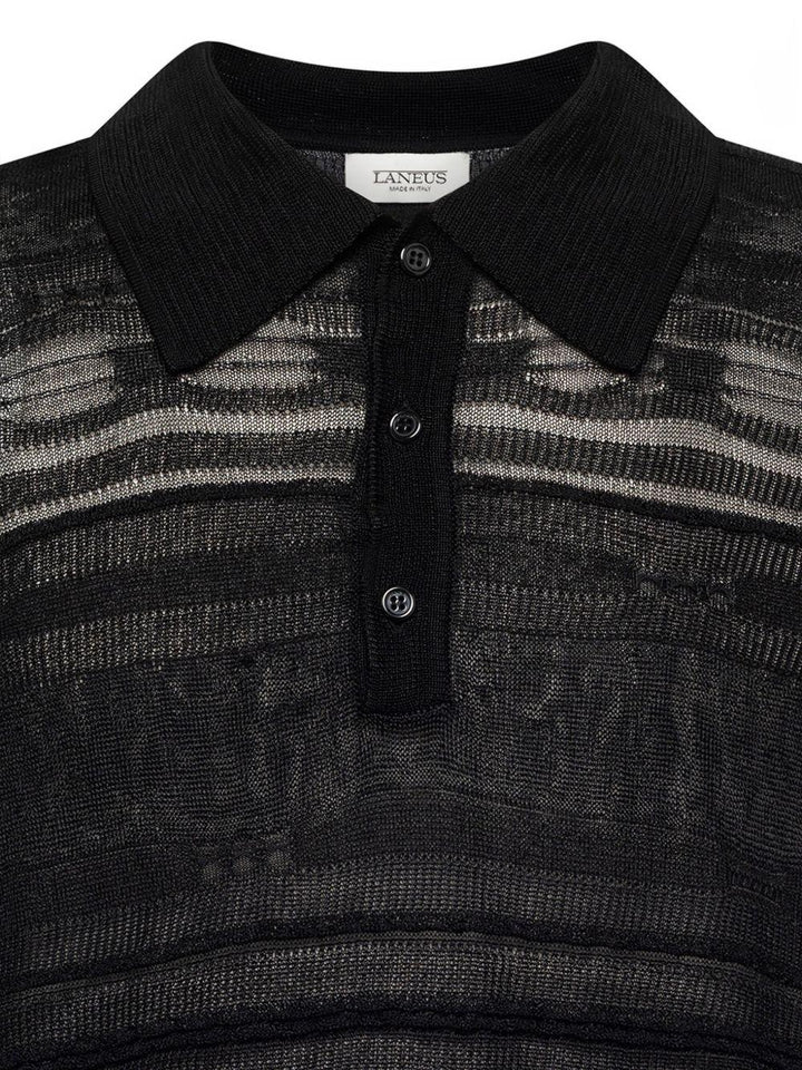 Polo nera in maglia semi trasparente 