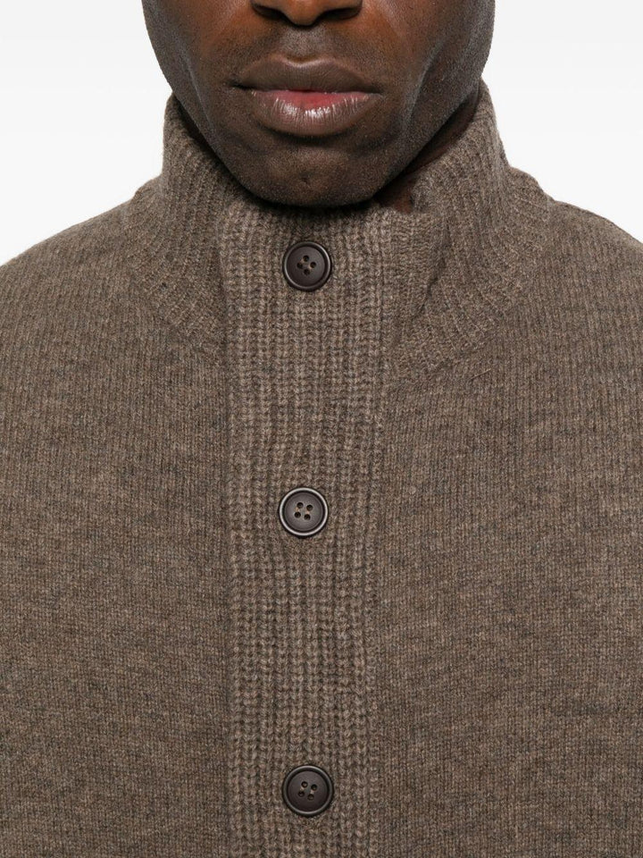 Cardigan marrone a collo alto in lana 