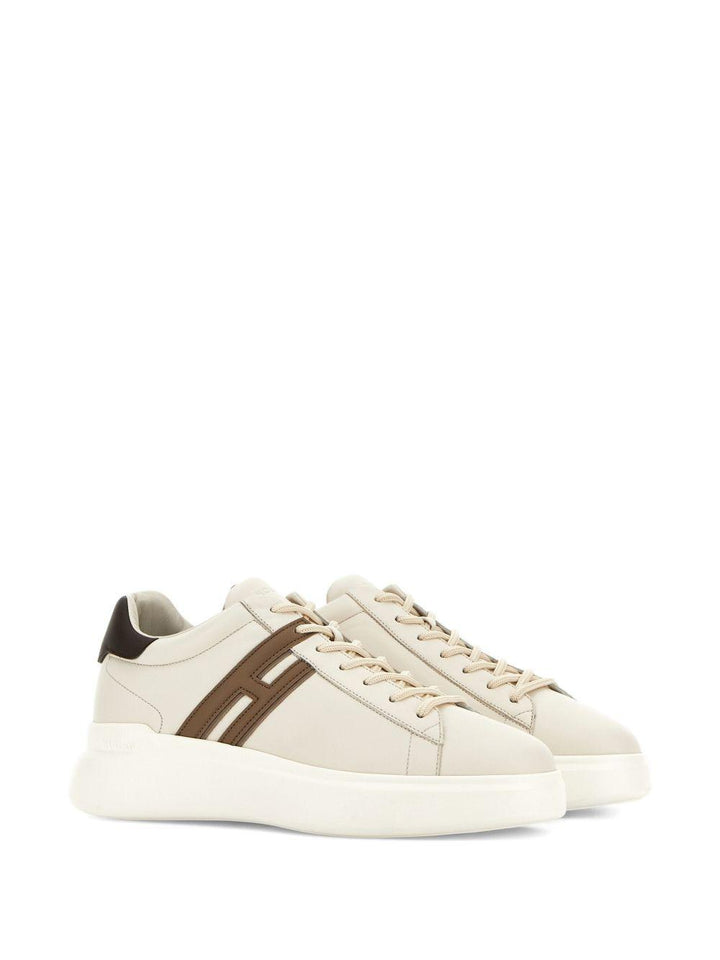 Sneakers beige chiaro H580 con suola chunky 