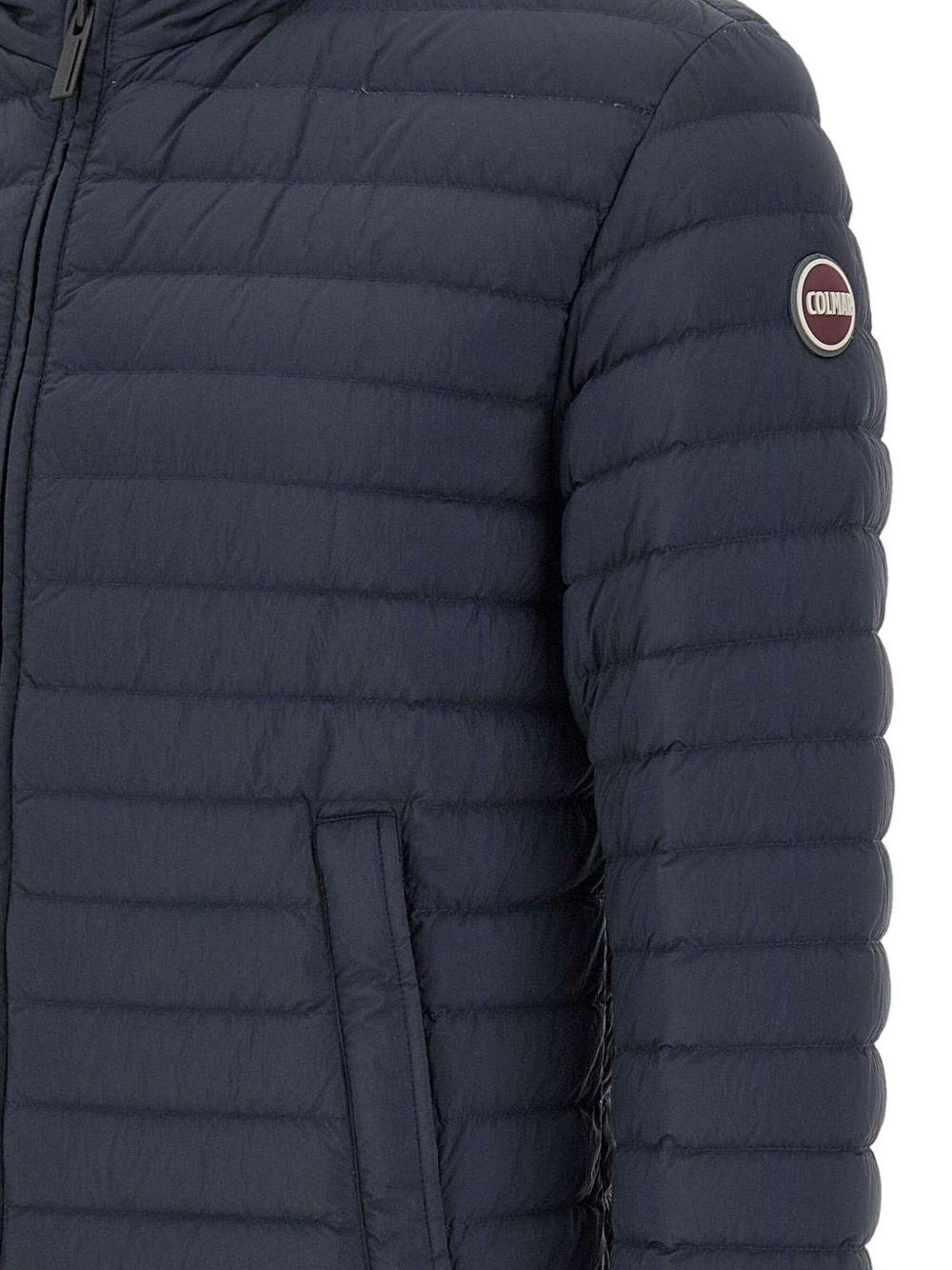 Piumino trapuntato blu con cappuccio 
