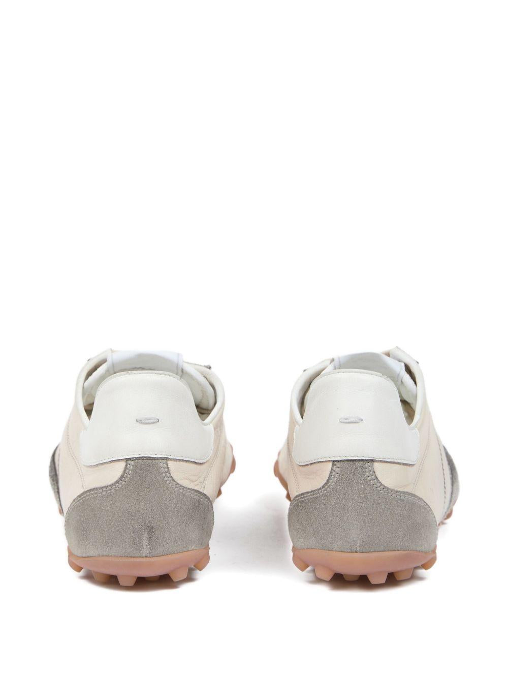 Sneakers con inserti in pelle scamosciata bianco/grigio 