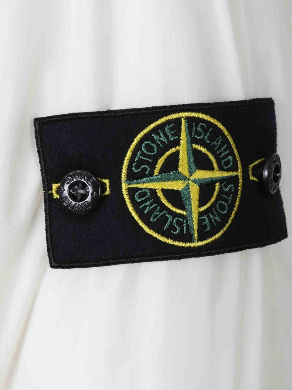 Piumino bianco con cappuccio e logo 