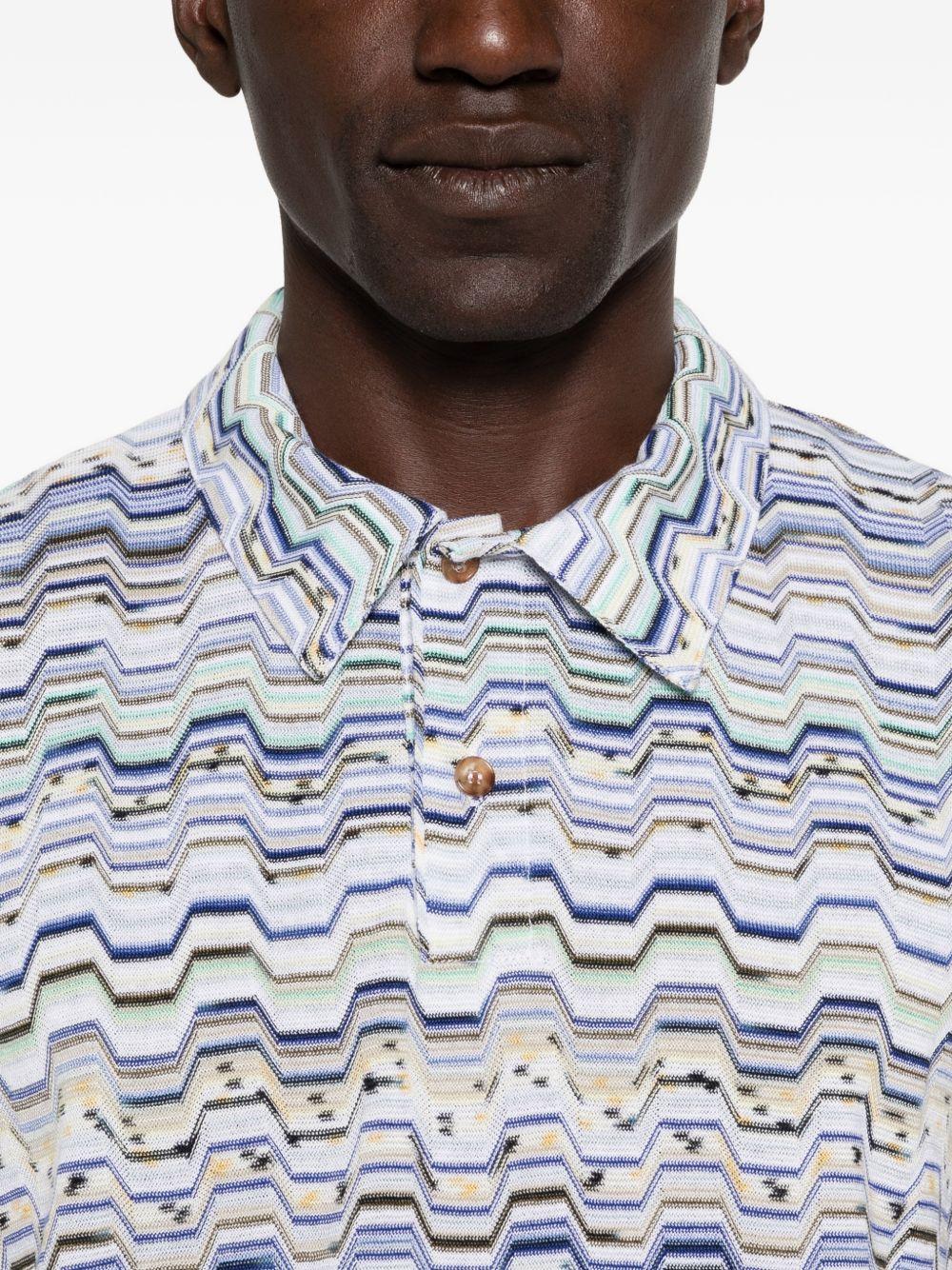 Polo light blu con motivo a zig zag 