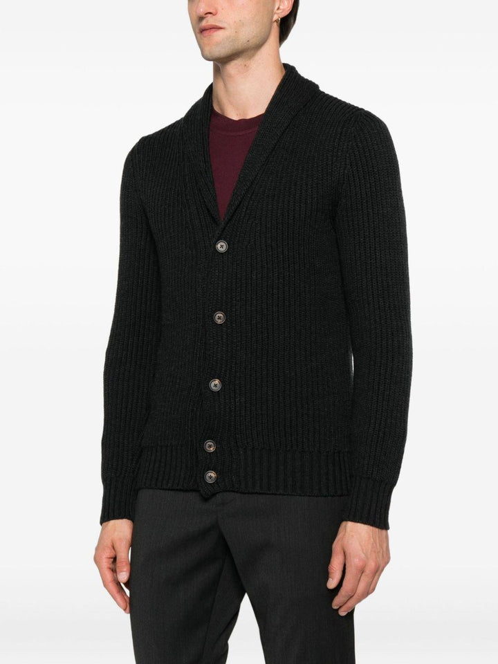 Cardigan nero con scollo a scialle e abbottonatura frontale 