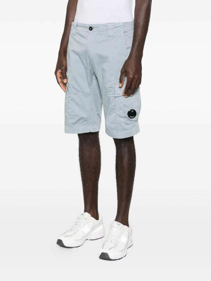 Shorts cargo blu con applicazione 