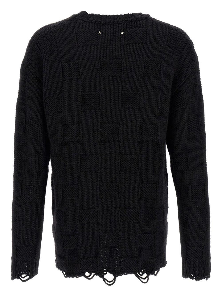 Maglione nero con scollo rotondo e dettagli sfrangiati 