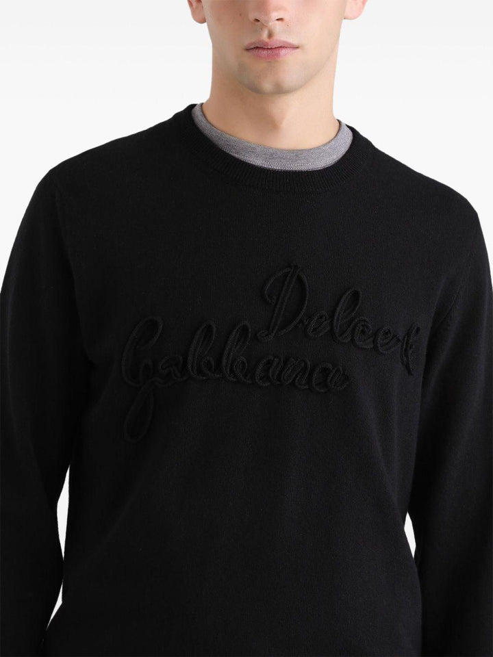Maglione nero girocollo con logo ricamato 