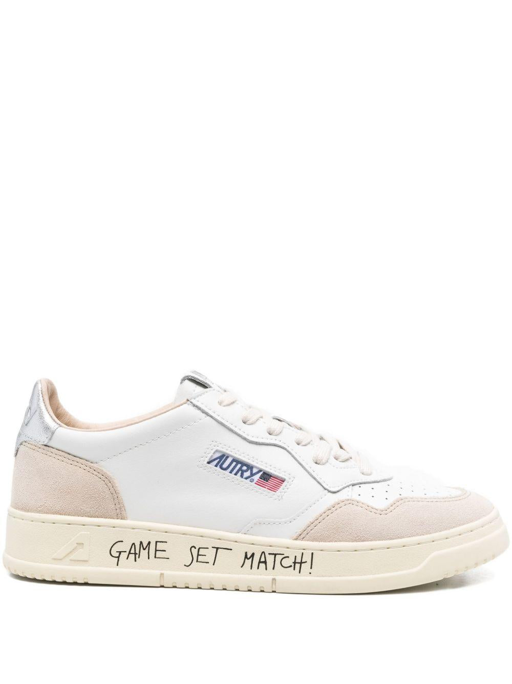 Sneakers bianche opache Medalist con inserto in pelle scamosciata 