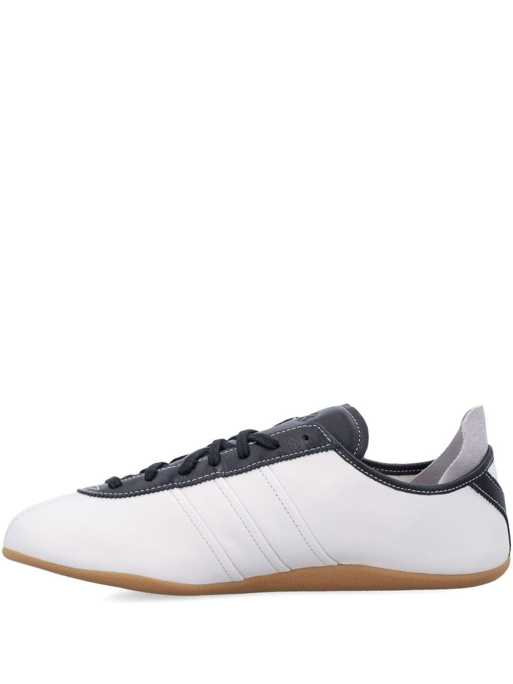 Sneakers bianche Tokyo in pelle con pannelli neri 