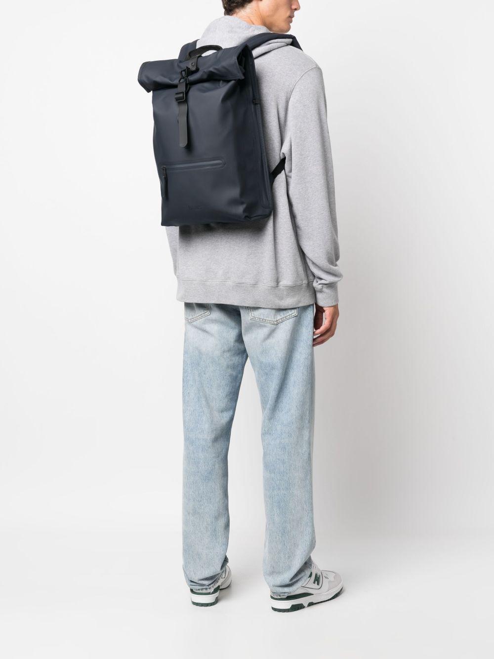 Zaino blu navy con fibbia 