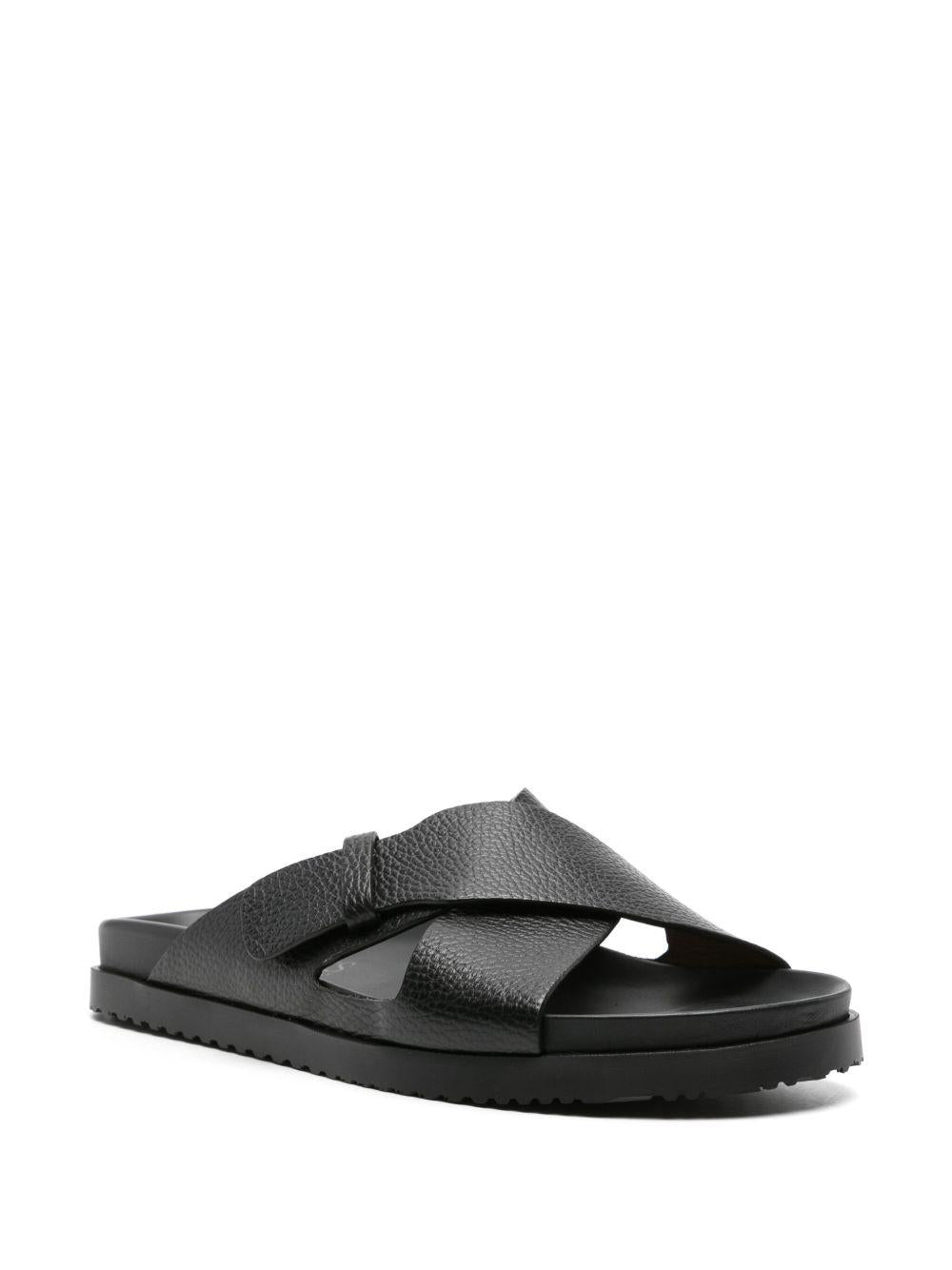 Sandali slides nero con fasce incrociate in pelle 