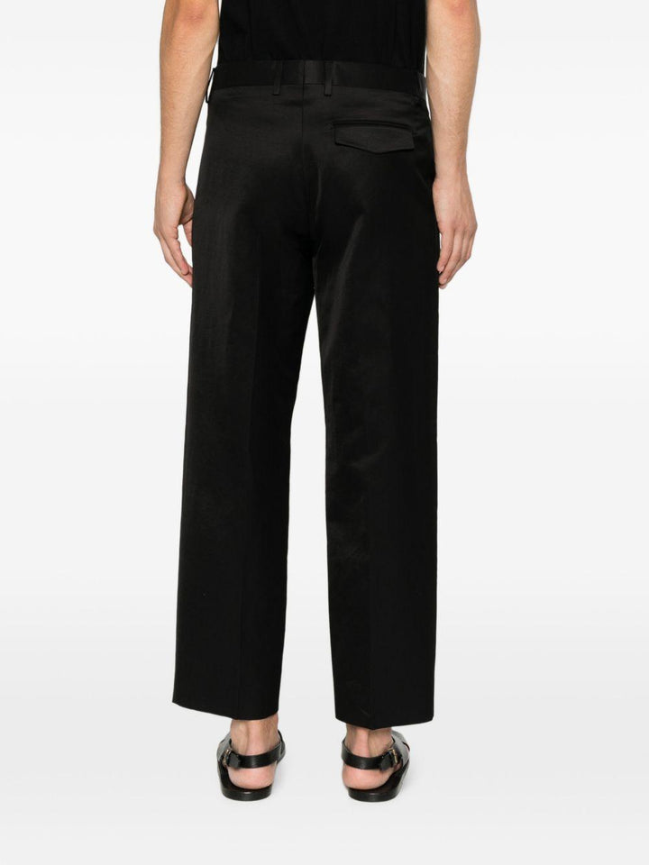 Pantaloni neri con pieghe 