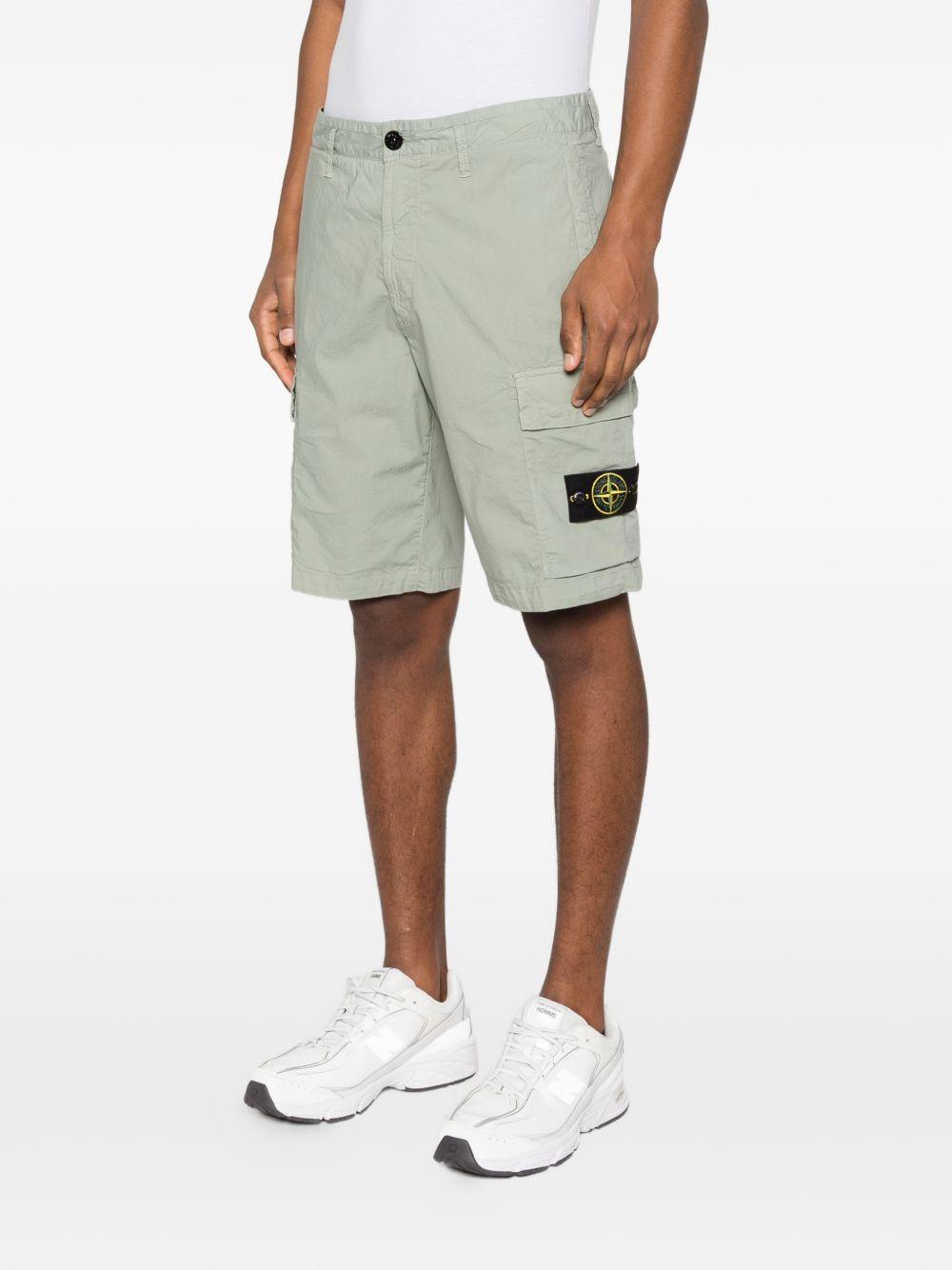 Cargo shorts sage con logo patch 