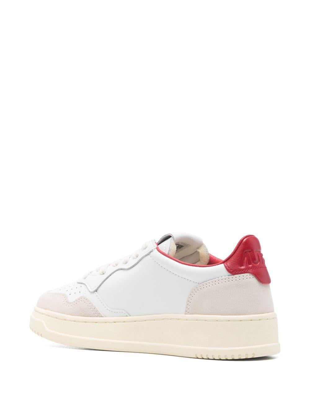 Sneakers medalist 