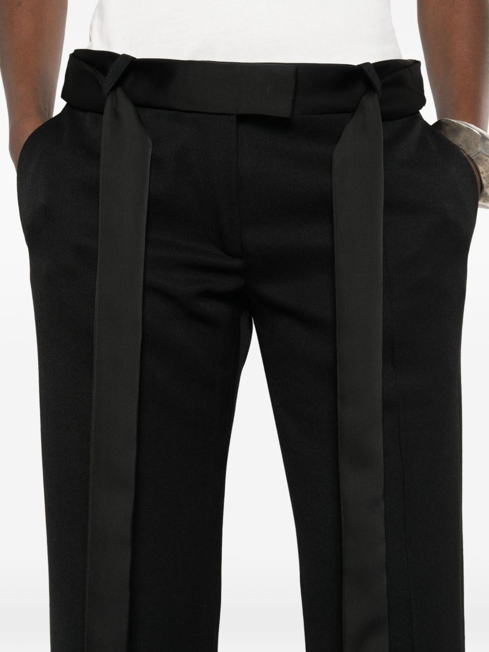 Pantaloni con cintura 