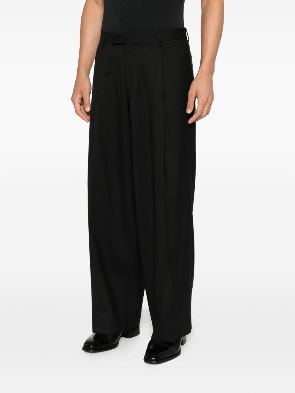 Pantaloni neri con piega 