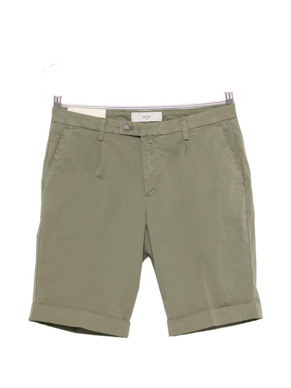 Shorts verde militare con risvolto 