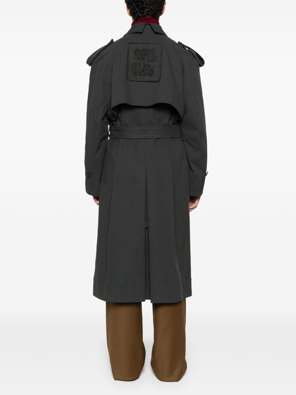 Trench doppiopetto grigio scuro con cintura 