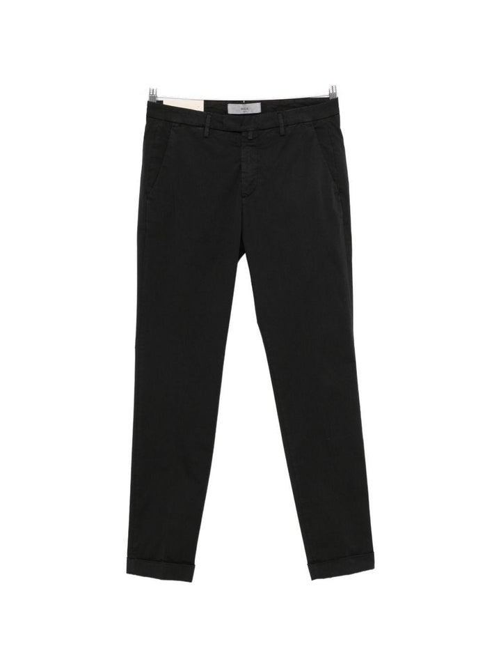 Pantaloni neri con risvolto 