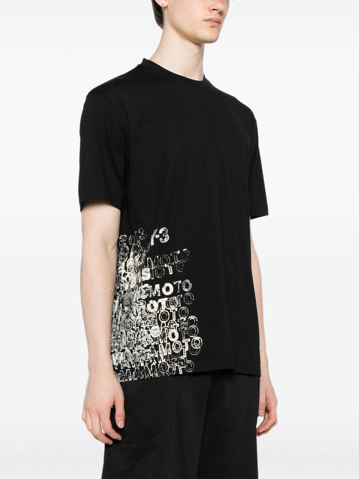 T-shirt nera con stampa frontale 