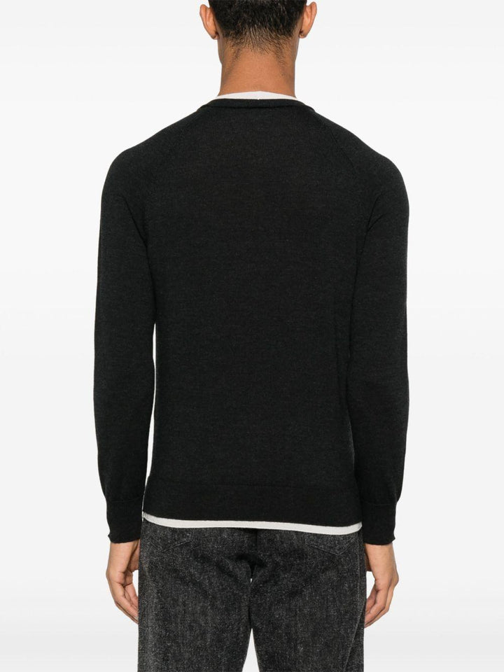 Maglione grigio scuro con finiture a contrasto 