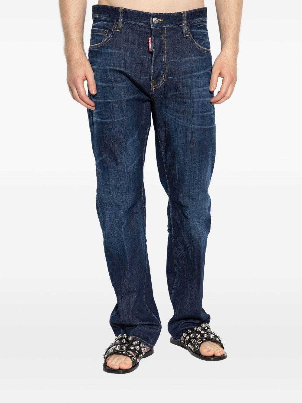 Jeans indaco in cotone con applicazione logo 