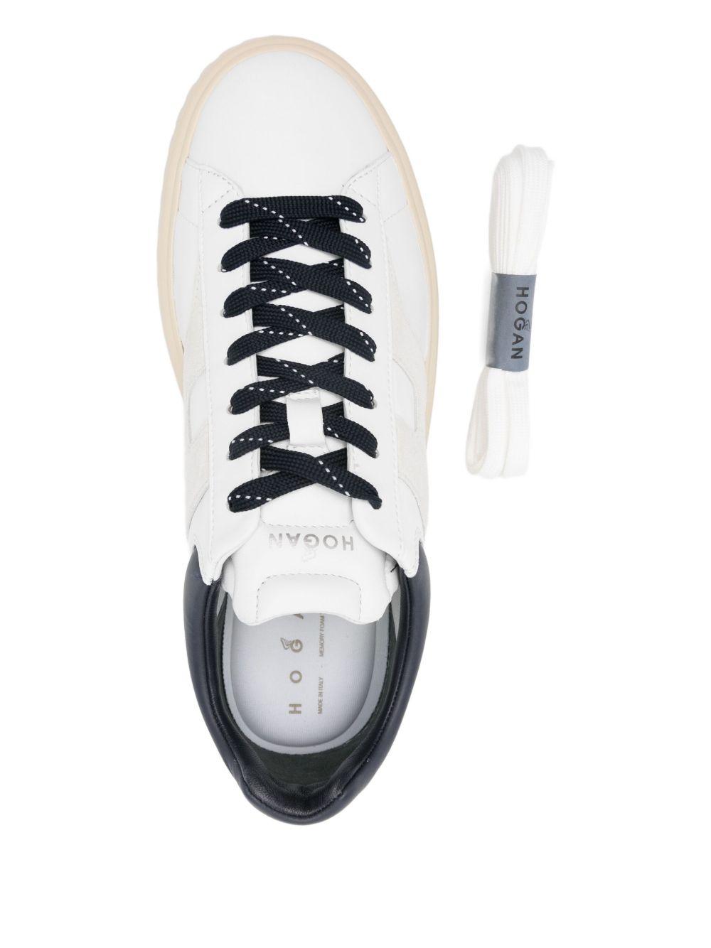 Sneakers bianche in pelle con suola rialzata 