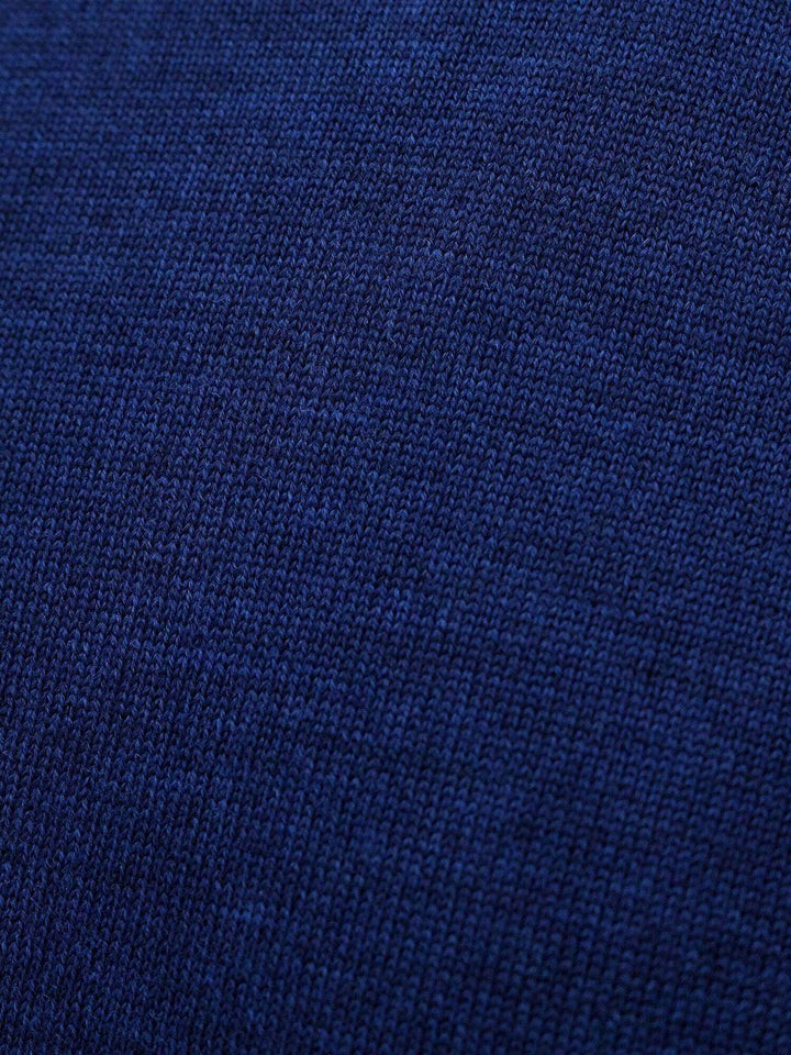 Maglione blu elettrico a collo alto in lana vergine 