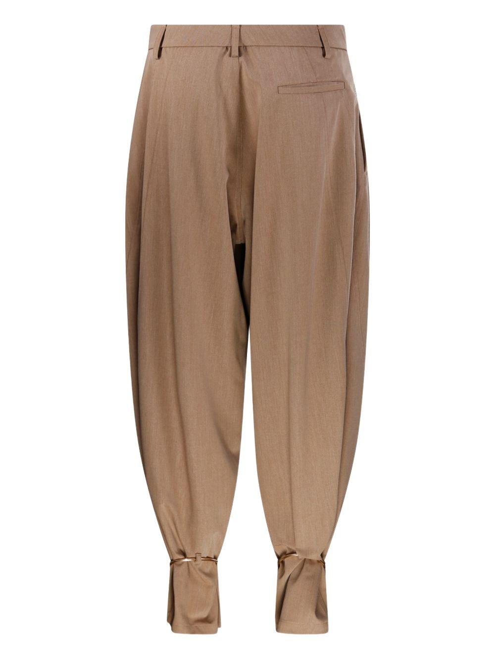 Pantaloni affusolati con pieghe 