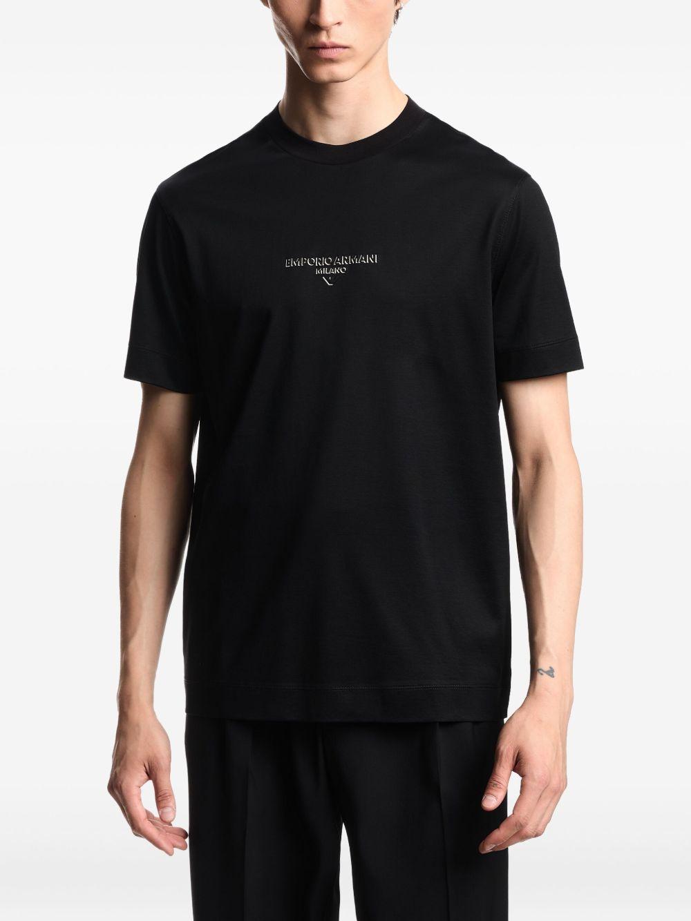 T-shirt nera con logo 