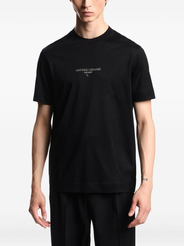 T-shirt nera con logo 