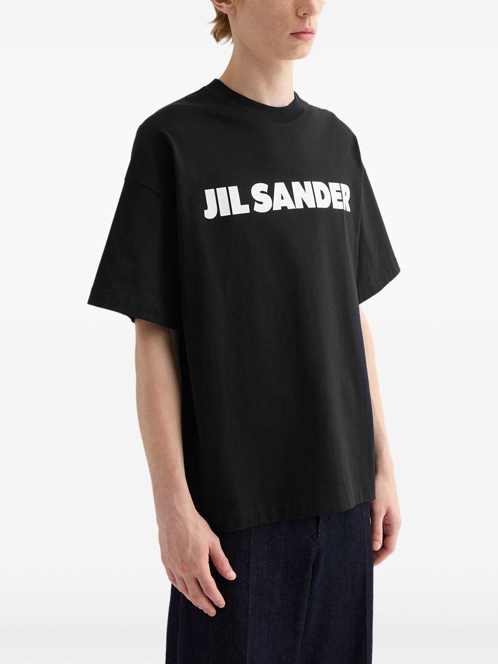 T-shirt nera con logo 