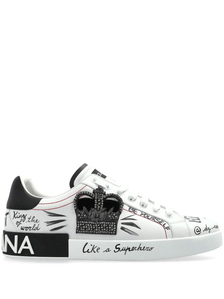 Sneakers bianche con applicazione logo e rinforzo a contrasto 