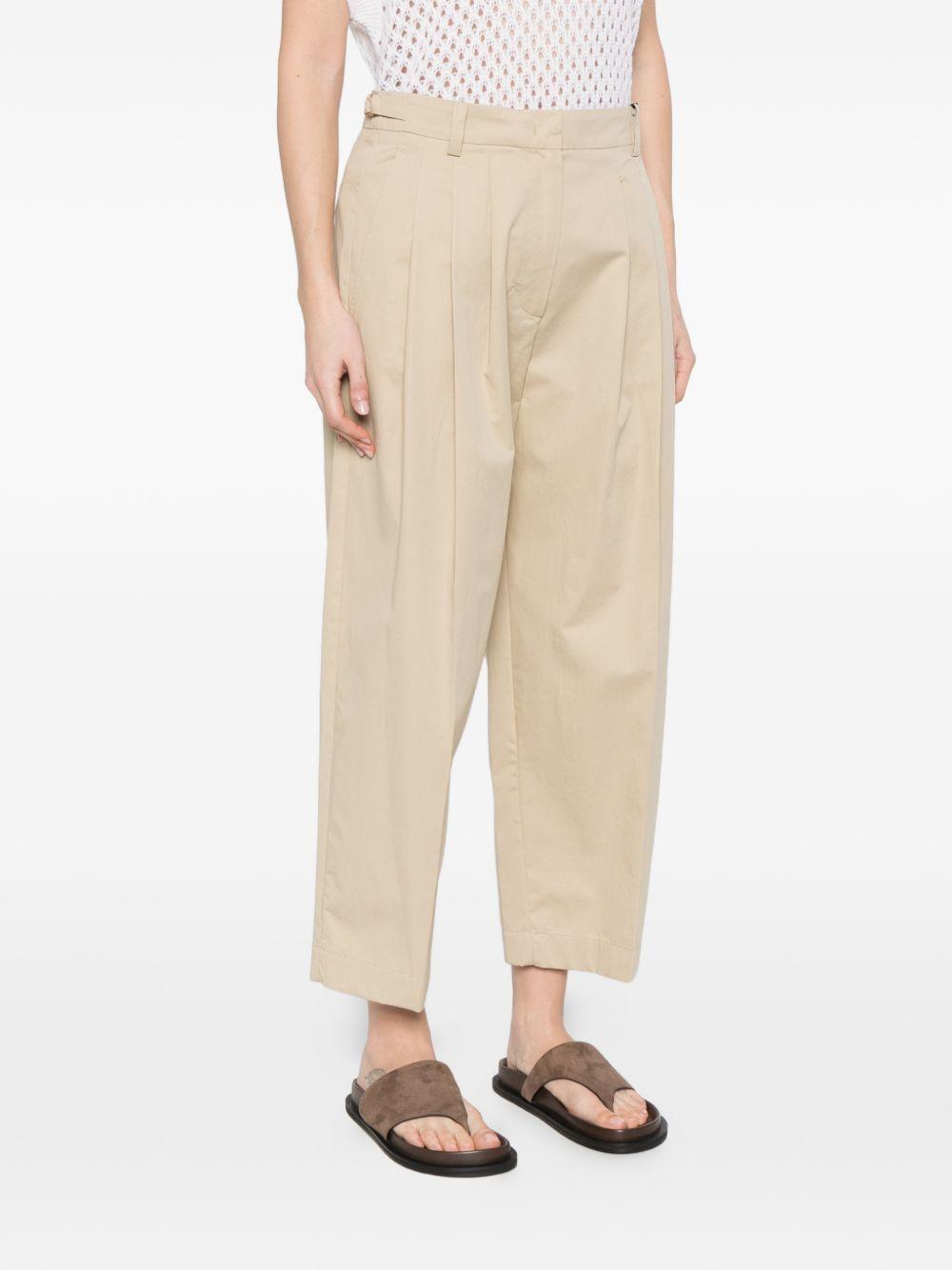 Pantaloni crop con pieghe 