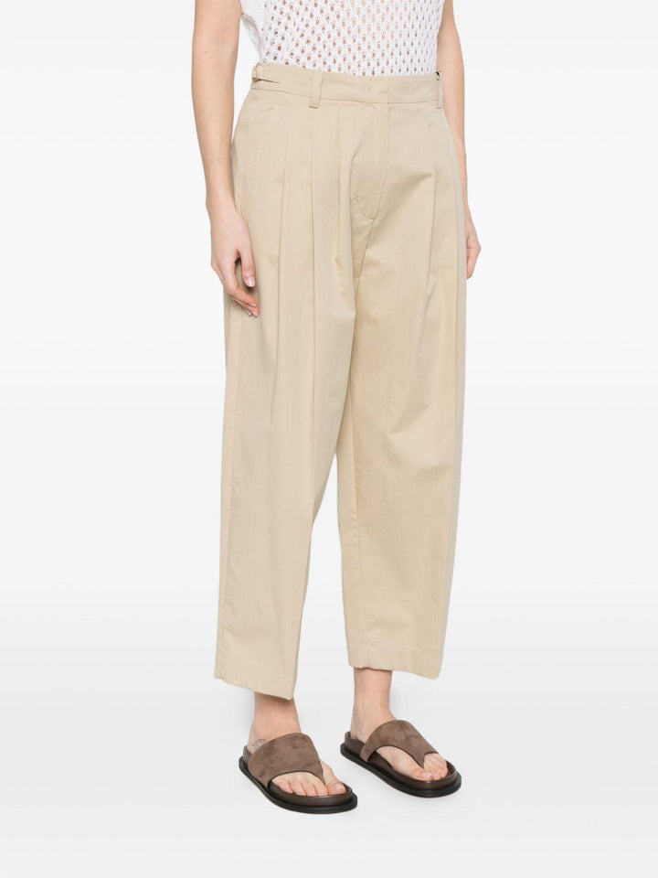 Pantaloni crop con pieghe 