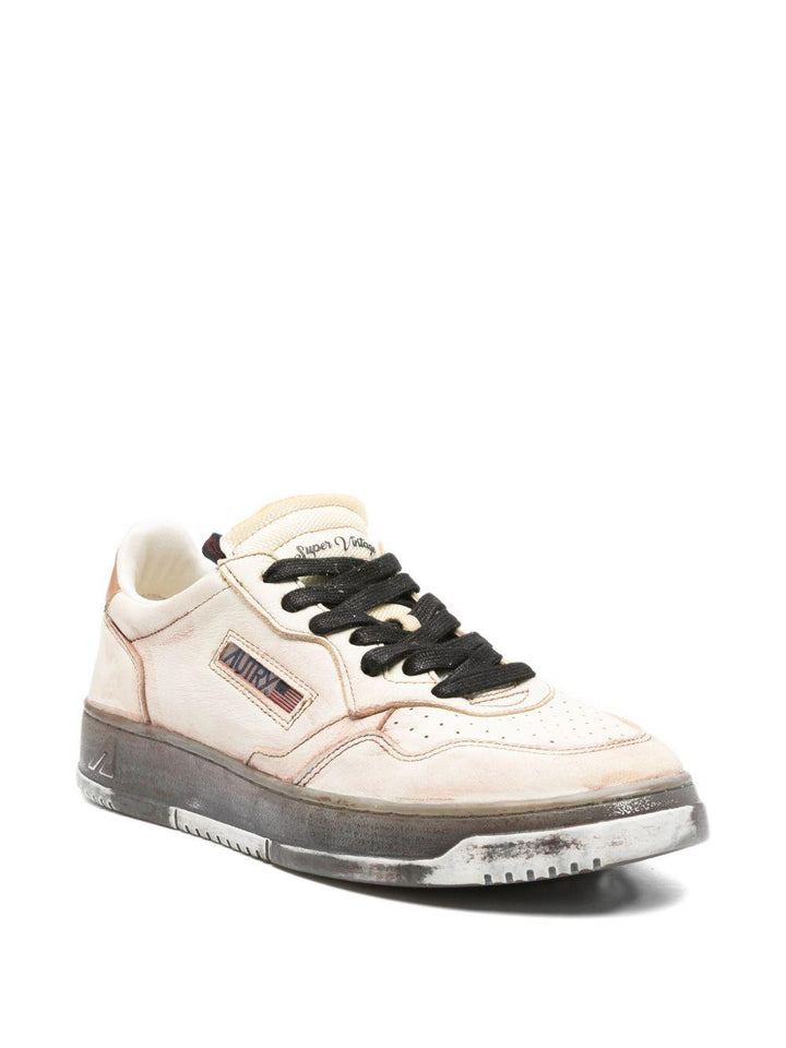Sneakers bianche opache Medalist con effetto vissuto 