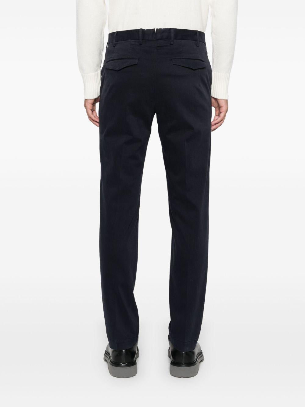 Pantaloni navy con pieghe 